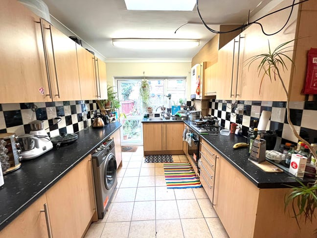 Doublr Rooms available to rent - N22  Main Photo