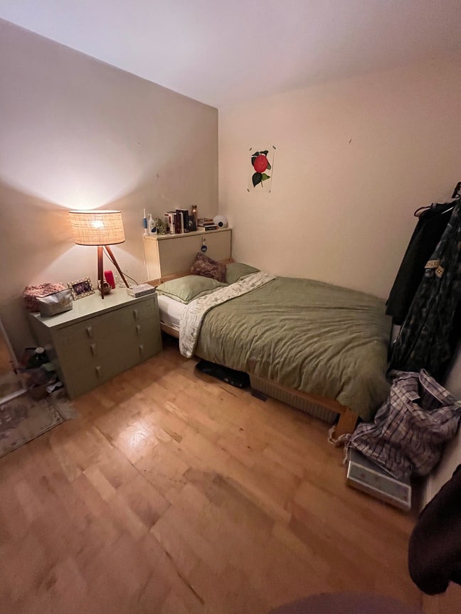Spacious double bed in Balham | Available December Main Photo