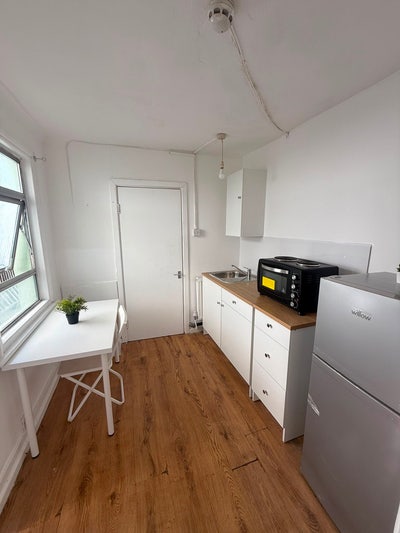 Studio Flat for 2 - Willesden Main Photo