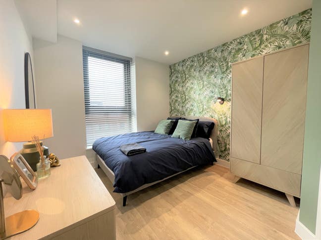 🔑🚿😍 Top Floor En-Suite Room, Space Main Photo