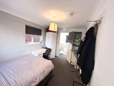 Double En-suite Room - SO14 (51aCR) Main Photo