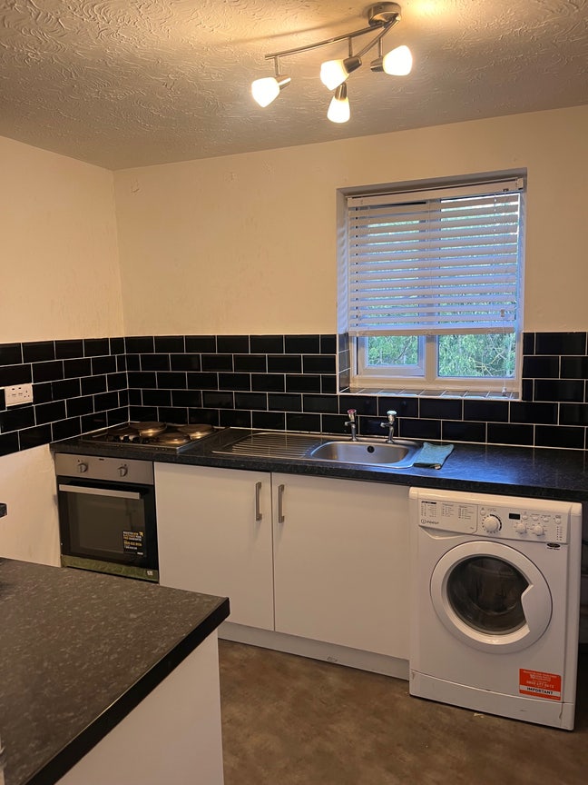 2 bed flat in Pitsea  Main Photo