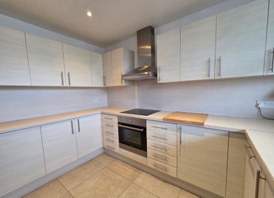 Newly refurbished Zone 1, 3 bedroom maisonette Main Photo