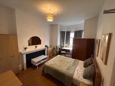 Dbl Room on Maine Road to City Centre Main Photo