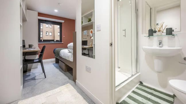 Raffles Hall- Classic en suite Main Photo