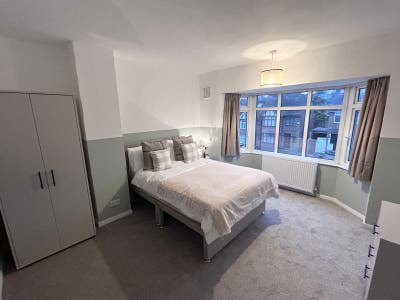 Gorgeous Double Rooms Available Main Photo