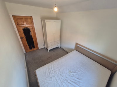 Room available in 3 bed house Main Photo