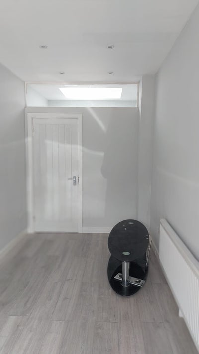 1 room in a 2 bed 1 bath available in Wembley Main Photo