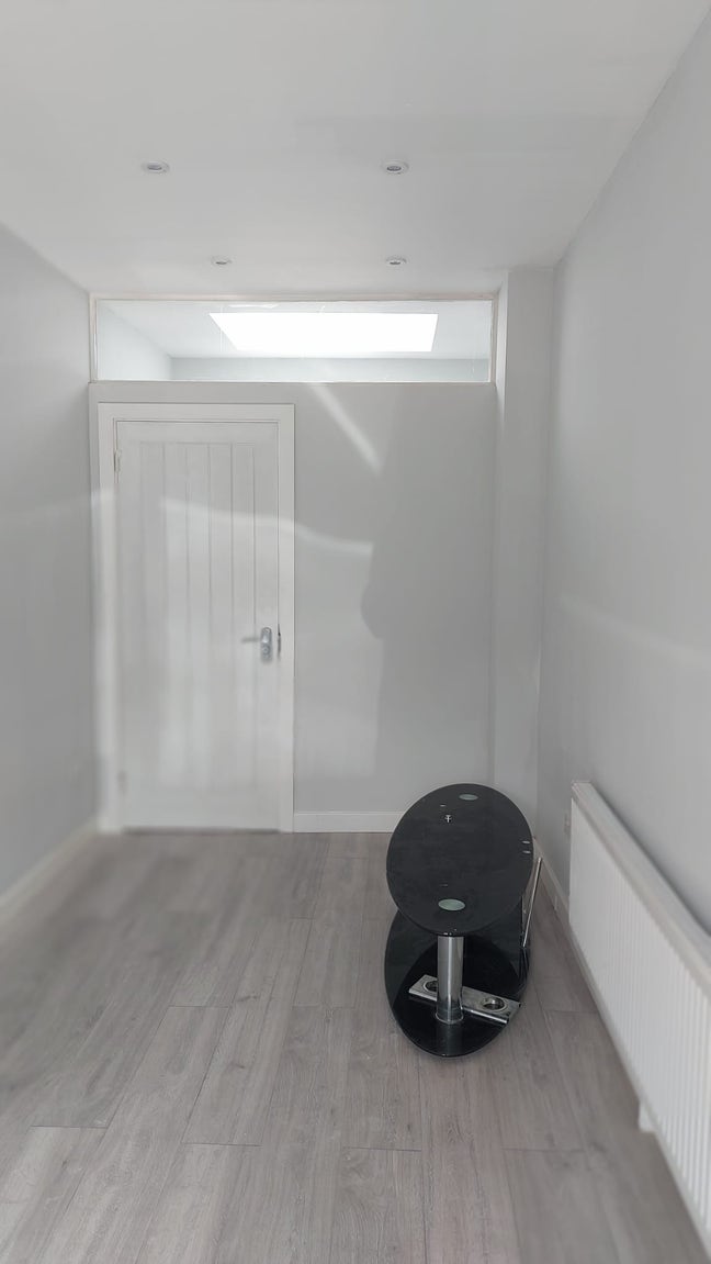 1 room in a 2 bed 1 bath available in Wembley Main Photo
