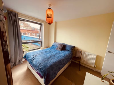 Sunny double room in Limehouse Main Photo