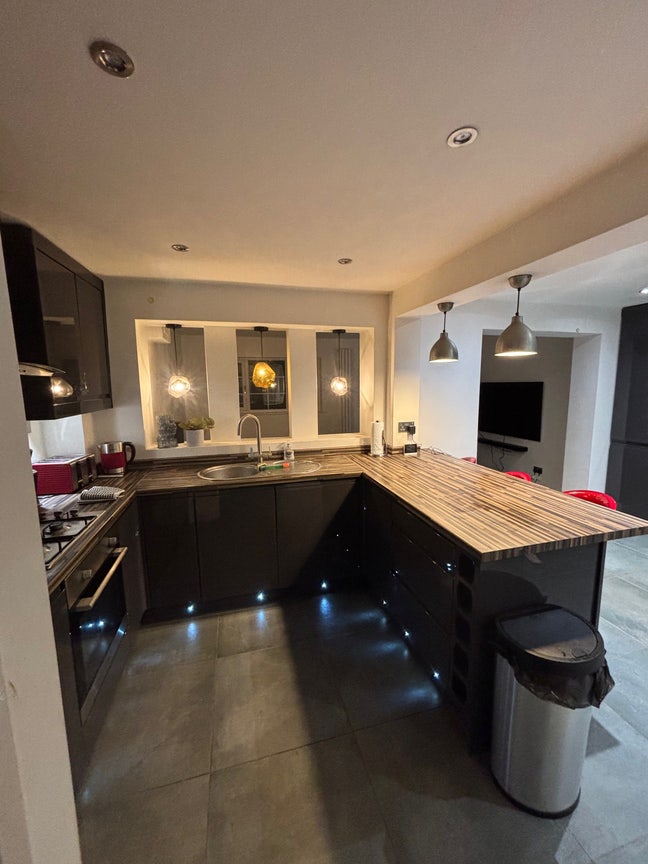 Beautiful King Room in Central Stevenage Main Photo