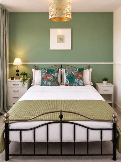 Freshly decorated large Room to Rent  Main Photo