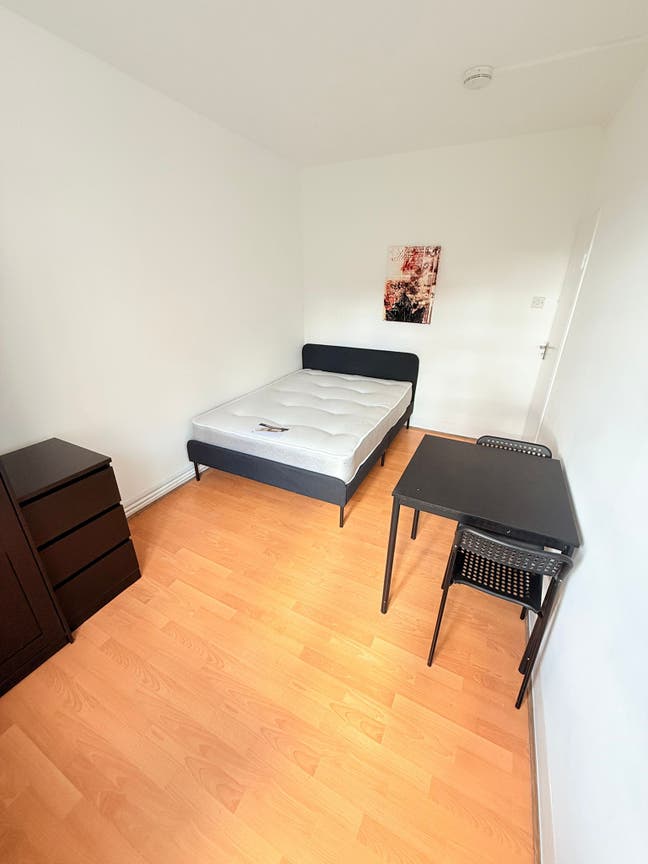 Beautiful Room to Rent in a Fantastic Location Main Photo