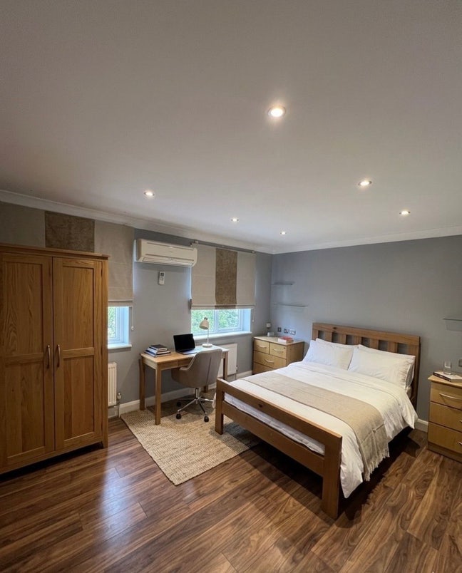 Large double room with beautiful green views Main Photo