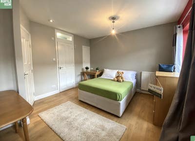 E14 Exclusive Rooms - Close to Tube & Offer Now! Main Photo