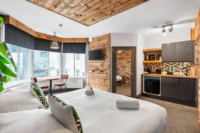 Brighton Studio King or Twin, Cleaning & Bills Inc Main Photo