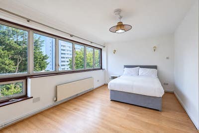 ⭐ Master Room in Bow ⭐ Main Photo
