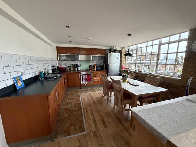 Stunning Large Flat, Double Room *bills included*  Main Photo