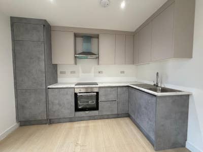 Newly Refurbished 1-Bed Flat, Thornhill Road, CR0 Main Photo