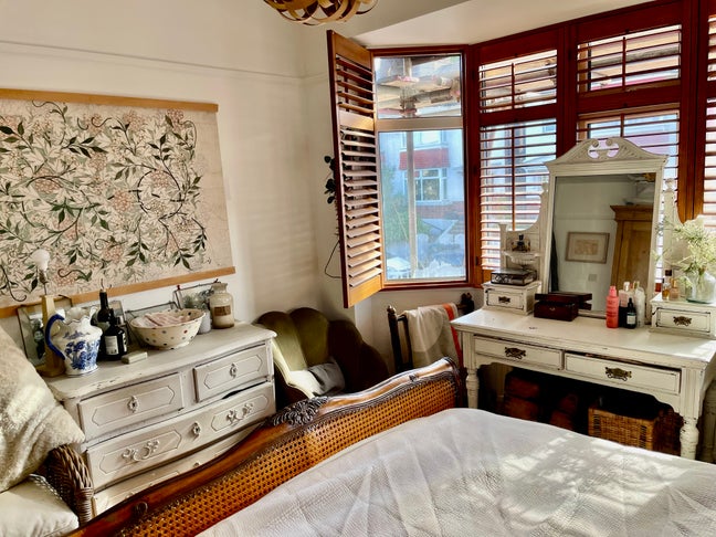 3 Lovely Rooms in Character Brighton Home – Bills  Main Photo