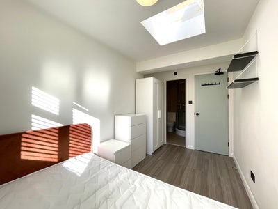 Refurbished en-suite, gated & managed-single only Main Photo