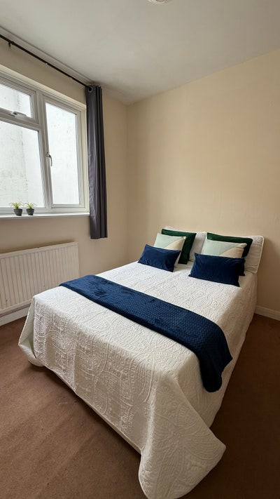Double rooms near the hospital – &pound;675pcm Main Photo