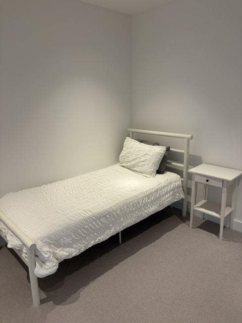 Short term let: Modern single room in cosy home Main Photo