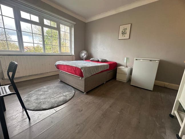 ✨🏡 Studio Flat to Let in - Finchley Central Main Photo