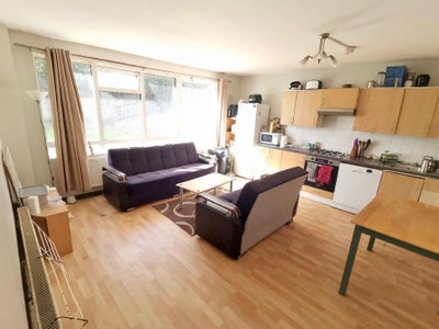 Two Double Rooms Available – Great Location! Main Photo