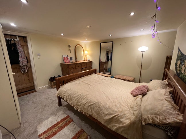 Room in west Didsbury flat Main Photo