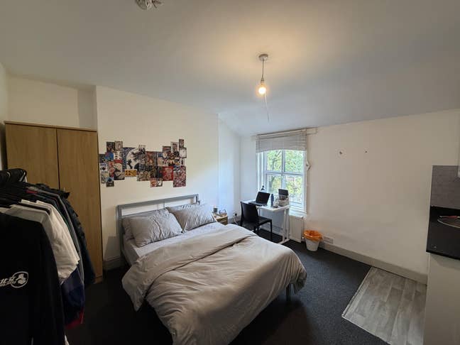 Spacious Loft Room in Fallowfield – Bills inc. Main Photo