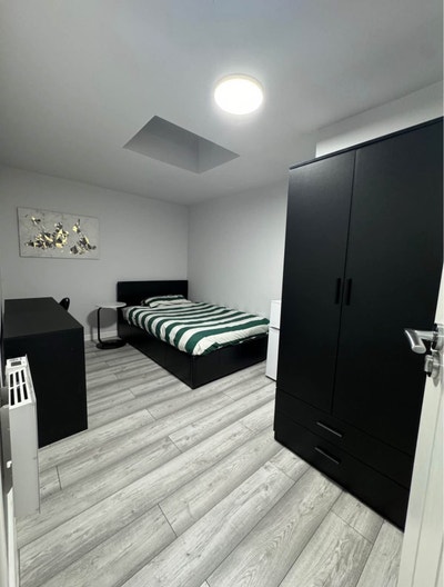 Available from 1st November - Room for rent! Main Photo
