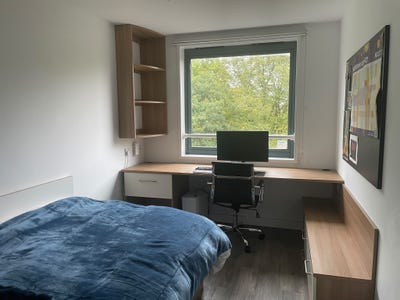 Modern En-Suite Room Available - For Students Main Photo