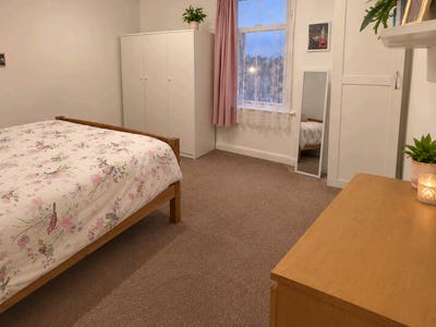Large  double room 7 minutes from Wood green st. Main Photo