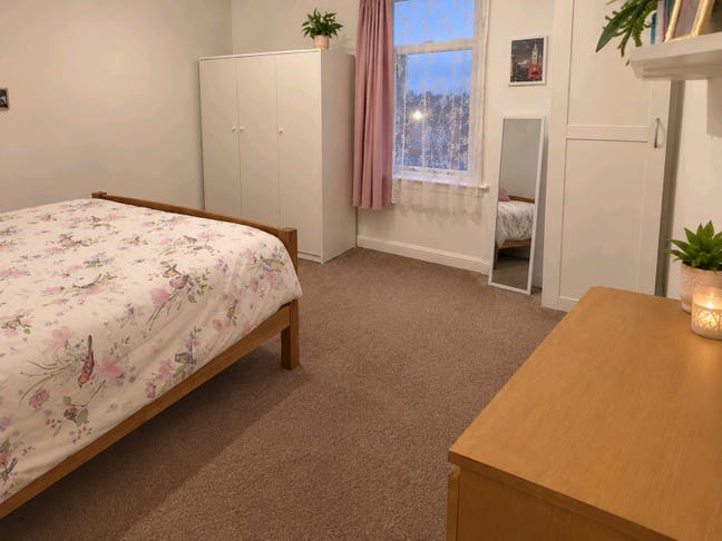 Large  double room 7 minutes from Wood green st. Main Photo