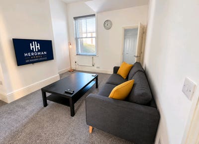 🏡✨ Modern One-Bed Flat To Rent Immediately 🏡✨ Main Photo