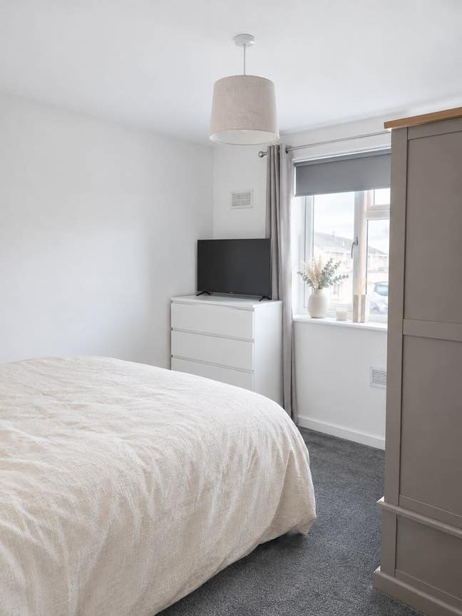 Double Room Available  Main Photo
