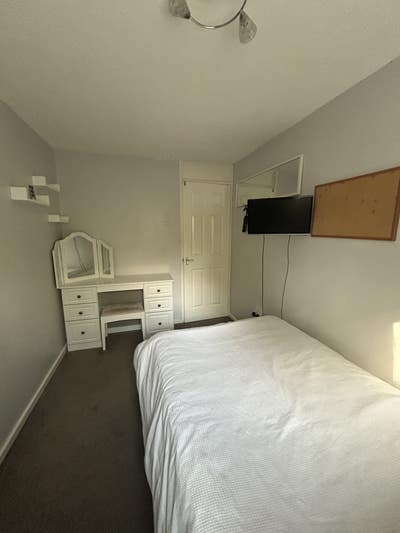 Double room in 3 bedroom house CB1 Main Photo