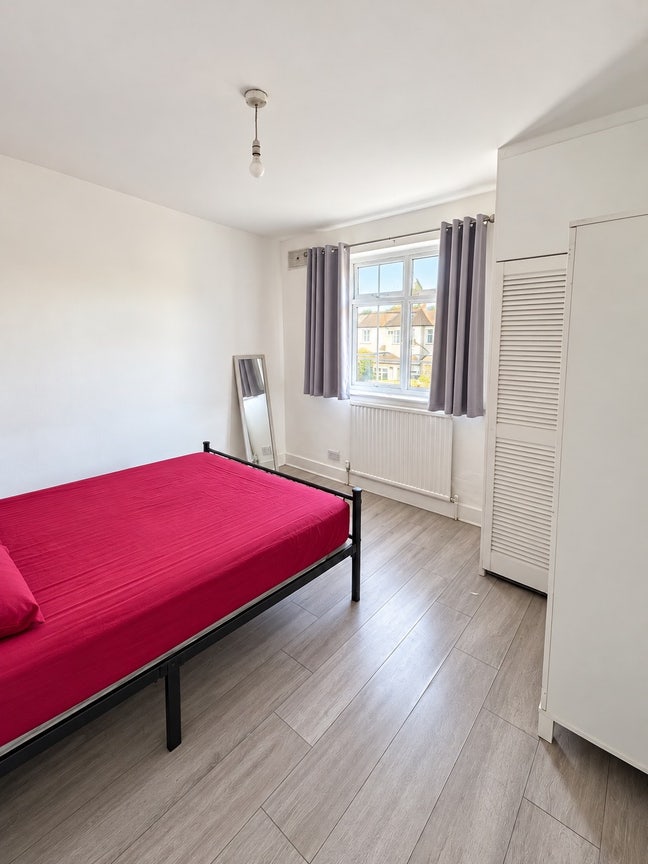 Bright Double Room | All Bills Included | E12 Main Photo