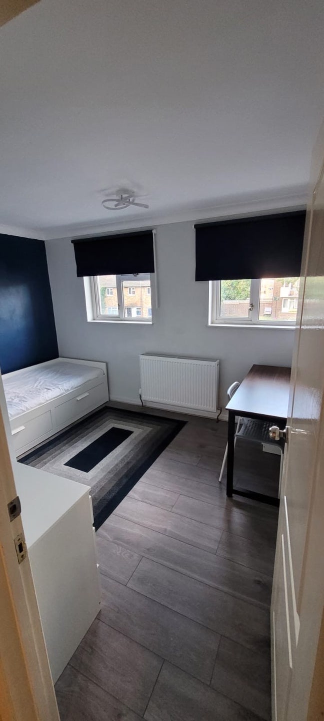 Professional House Share -New Addington CR0 Main Photo