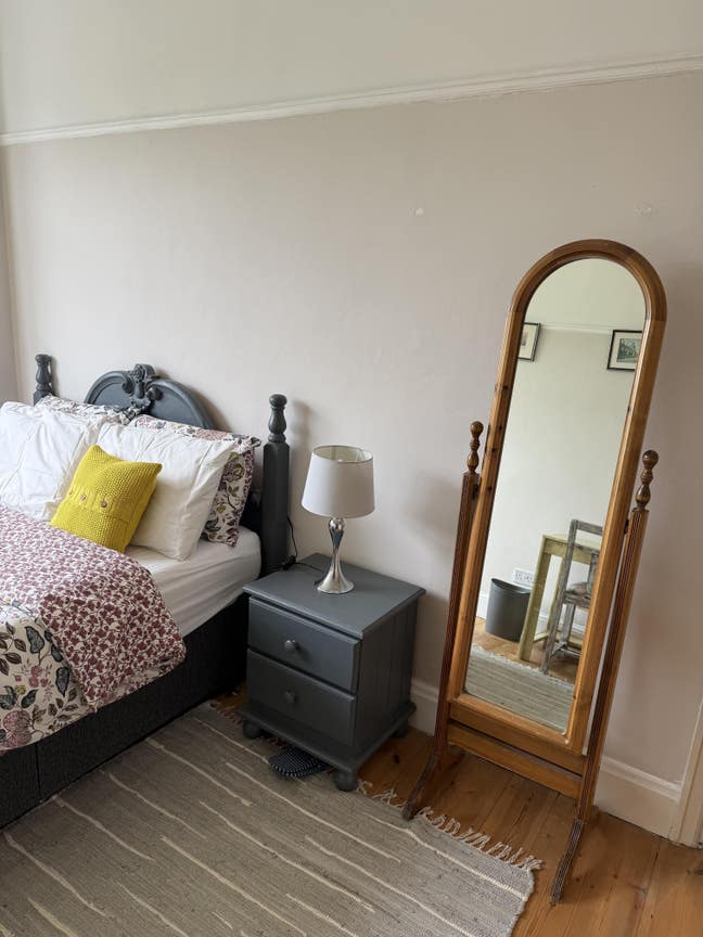  Spacious Double Close to Metro Station Main Photo