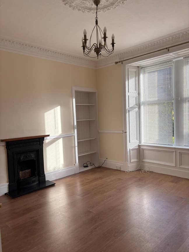 Spacious 1 bedroom flat for rent Main Photo