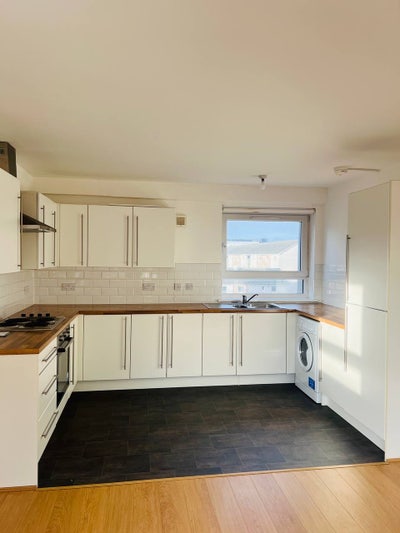 Spacious Double Bedroom Available Main Photo