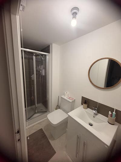 Double bedroom ensuite available Main Photo