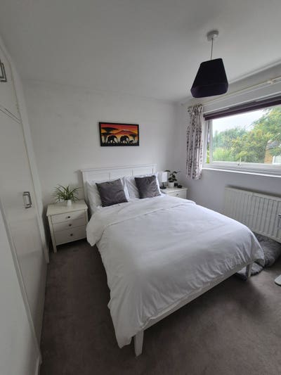 Room available for midweek workers Main Photo