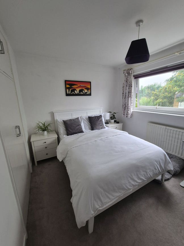 Room available for midweek workers Main Photo