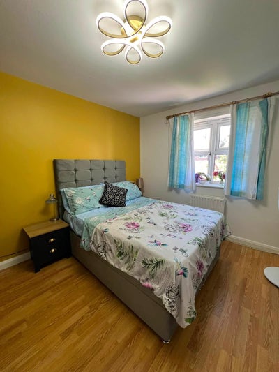 Double room in home shared with 1 person Main Photo