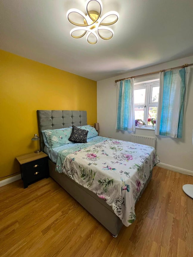 Double room in home shared with 1 person Main Photo