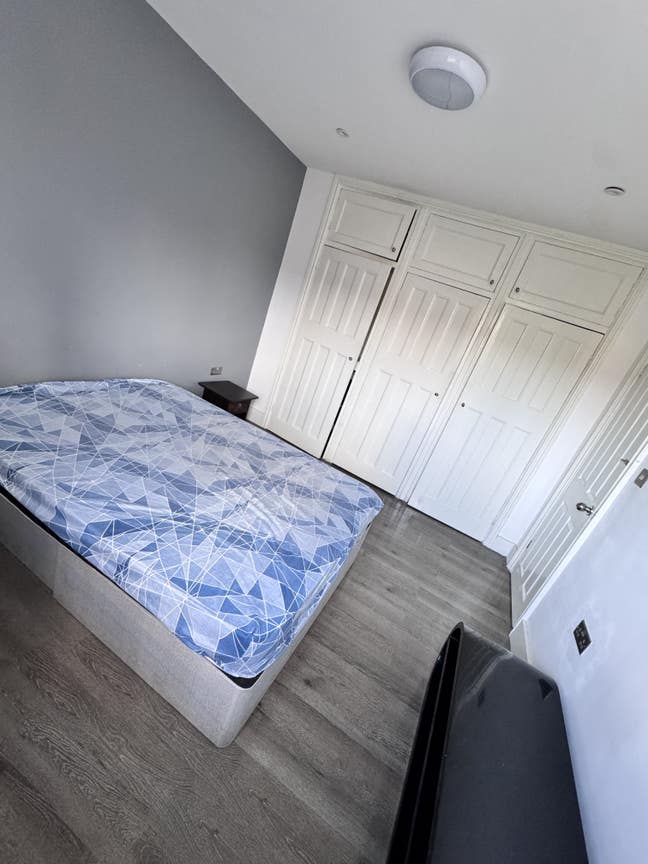 Beautiful room for rent in croydon Main Photo