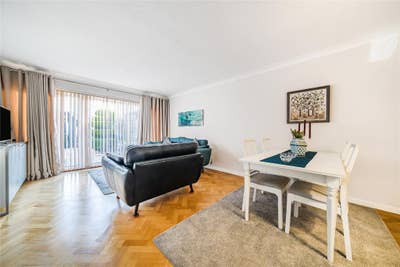 Spare room in a well furnished Terraced House Main Photo